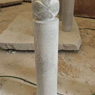 宁波 芝麻白花岗岩石材挡车石柱、停车柱、圆柱挡车柱、方柱挡车柱等