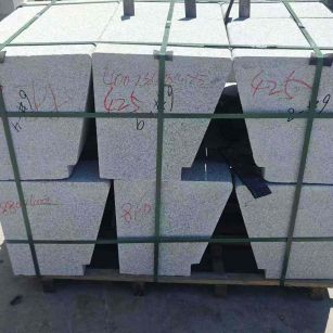 宁波 芝麻白异形坐凳，石凳