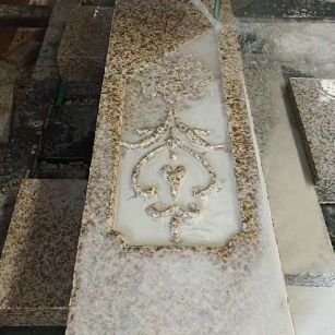 宁波 黄金麻花岗岩异形加工雕刻栏杆大柱