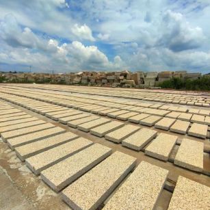 宁波 黄金麻花岗岩荔枝面地铺石防护中