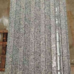 宁波 芝麻白花岗岩荔枝面雕刻盲道，盲条