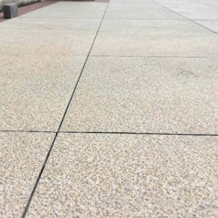 宁波 黄金麻花岗岩石板材荔枝面地面铺装效果