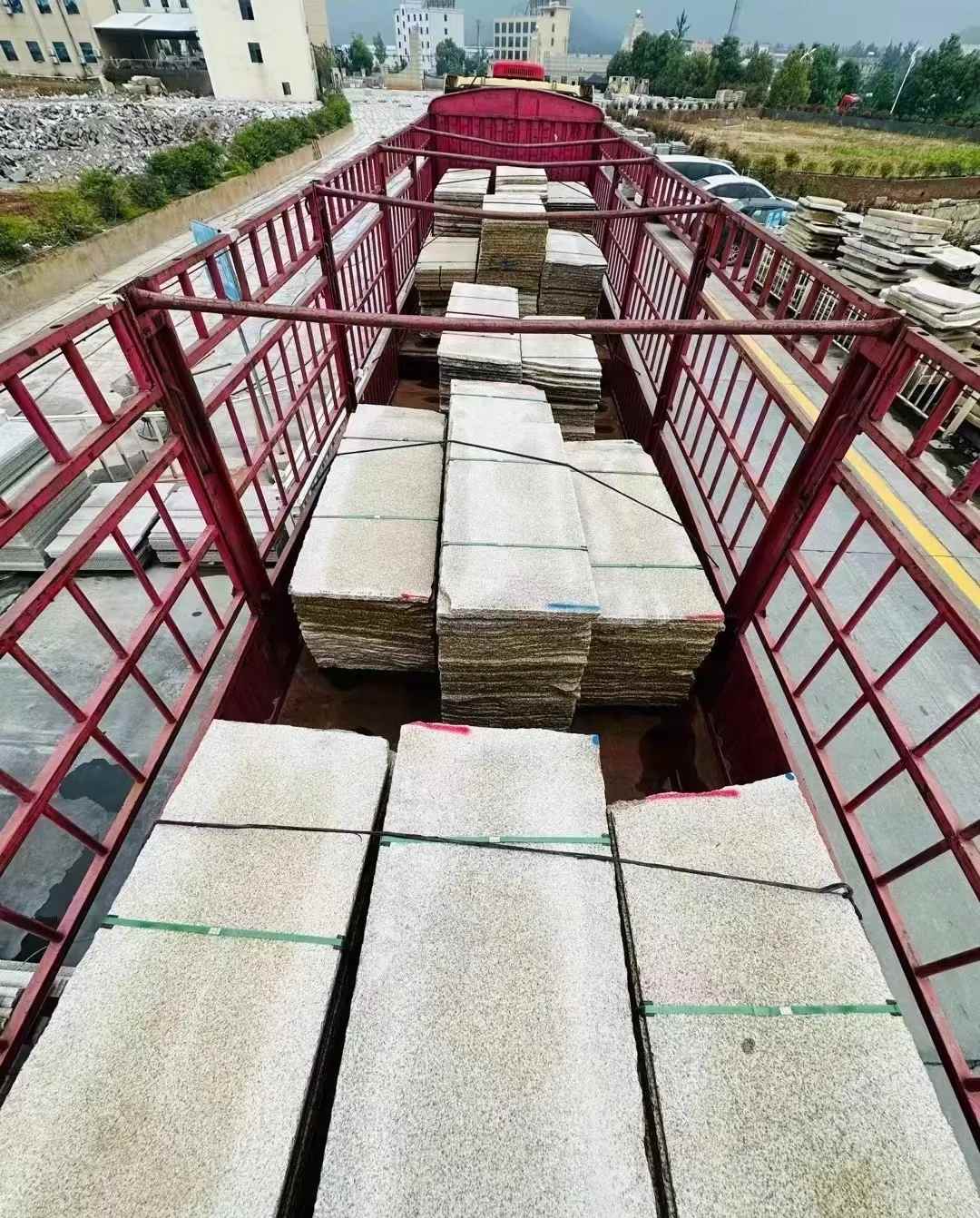 宁波 黄金麻花岗岩荔枝面，光面毛板装车完成