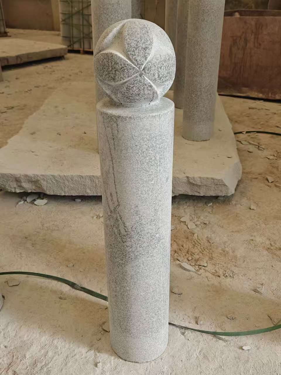 宁波 芝麻白花岗岩石材挡车石柱、停车柱、圆柱挡车柱、方柱挡车柱等