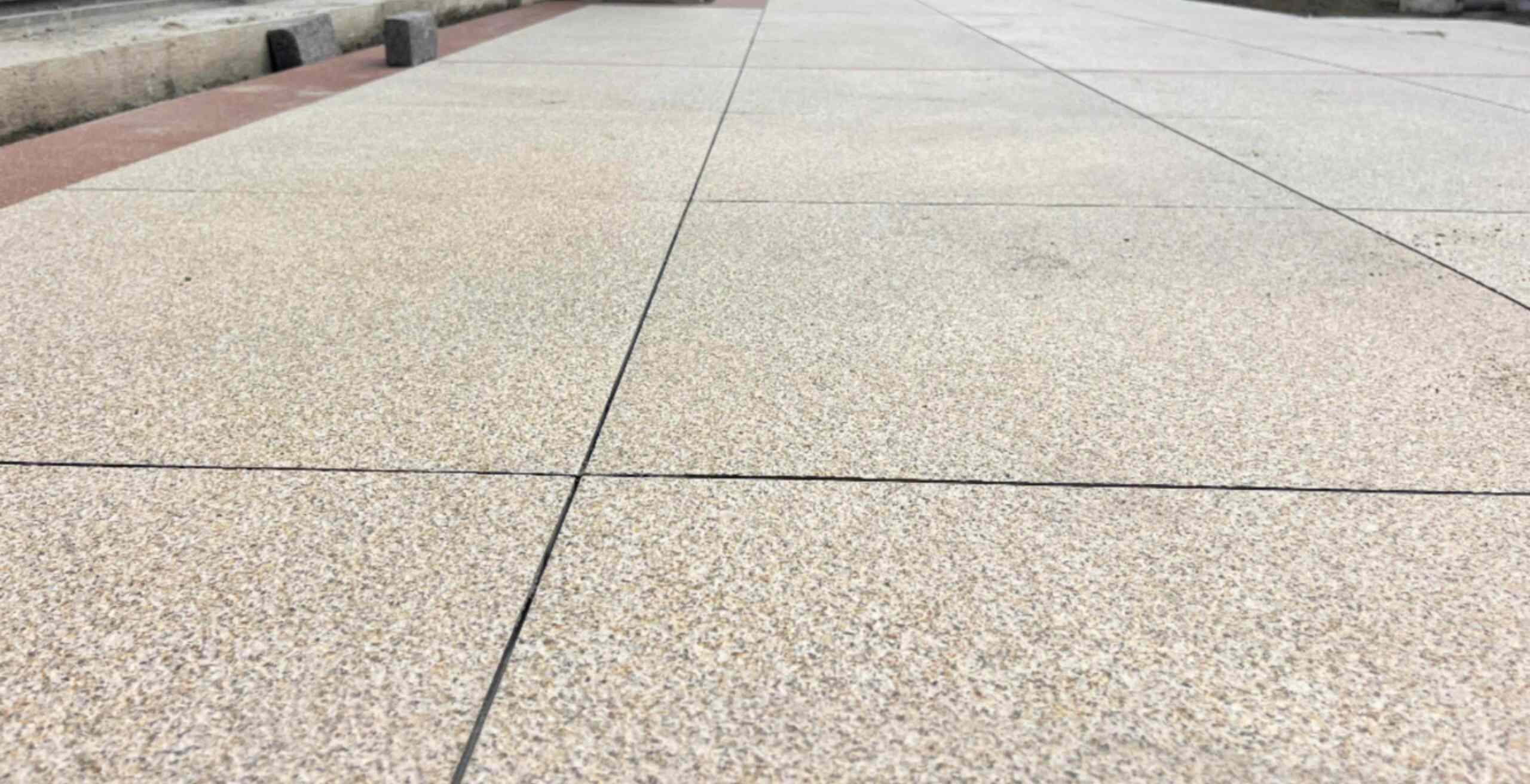 宁波 黄金麻花岗岩石板材荔枝面地面铺装效果