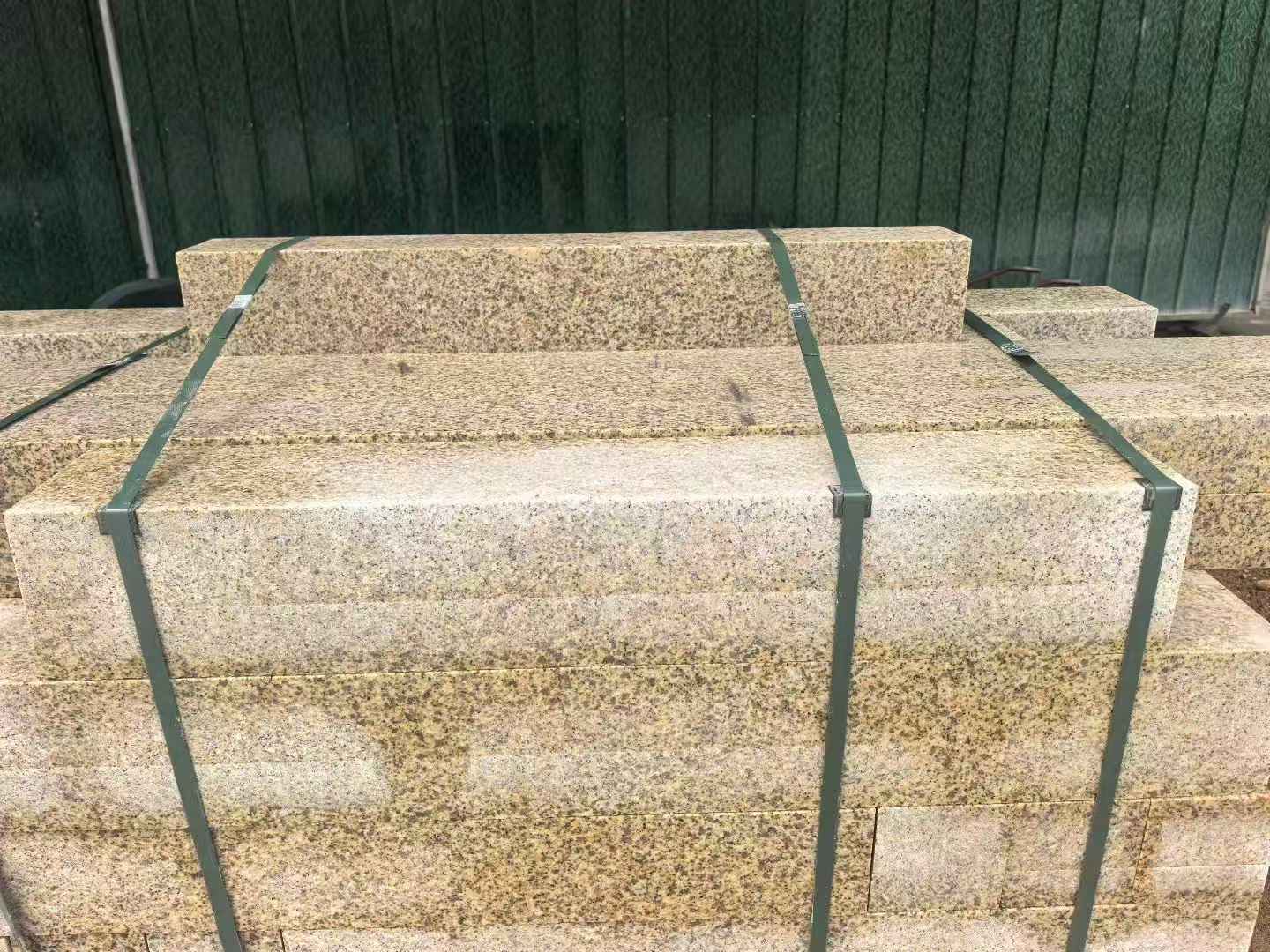 宁波 黄金麻花岗岩石材机切面栏杆料半成品