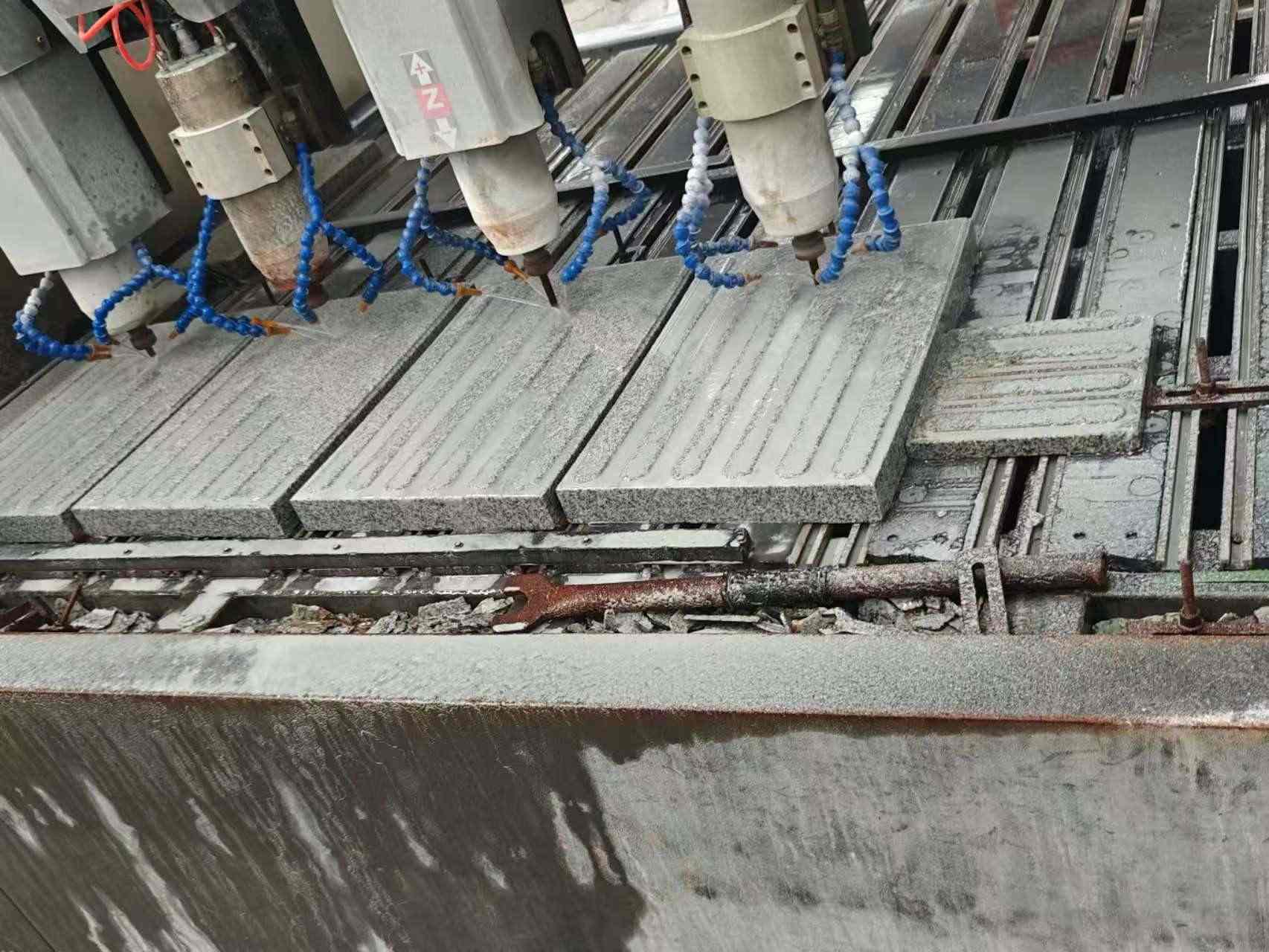 宁波 芝麻白花岗岩荔枝面盲道雕刻