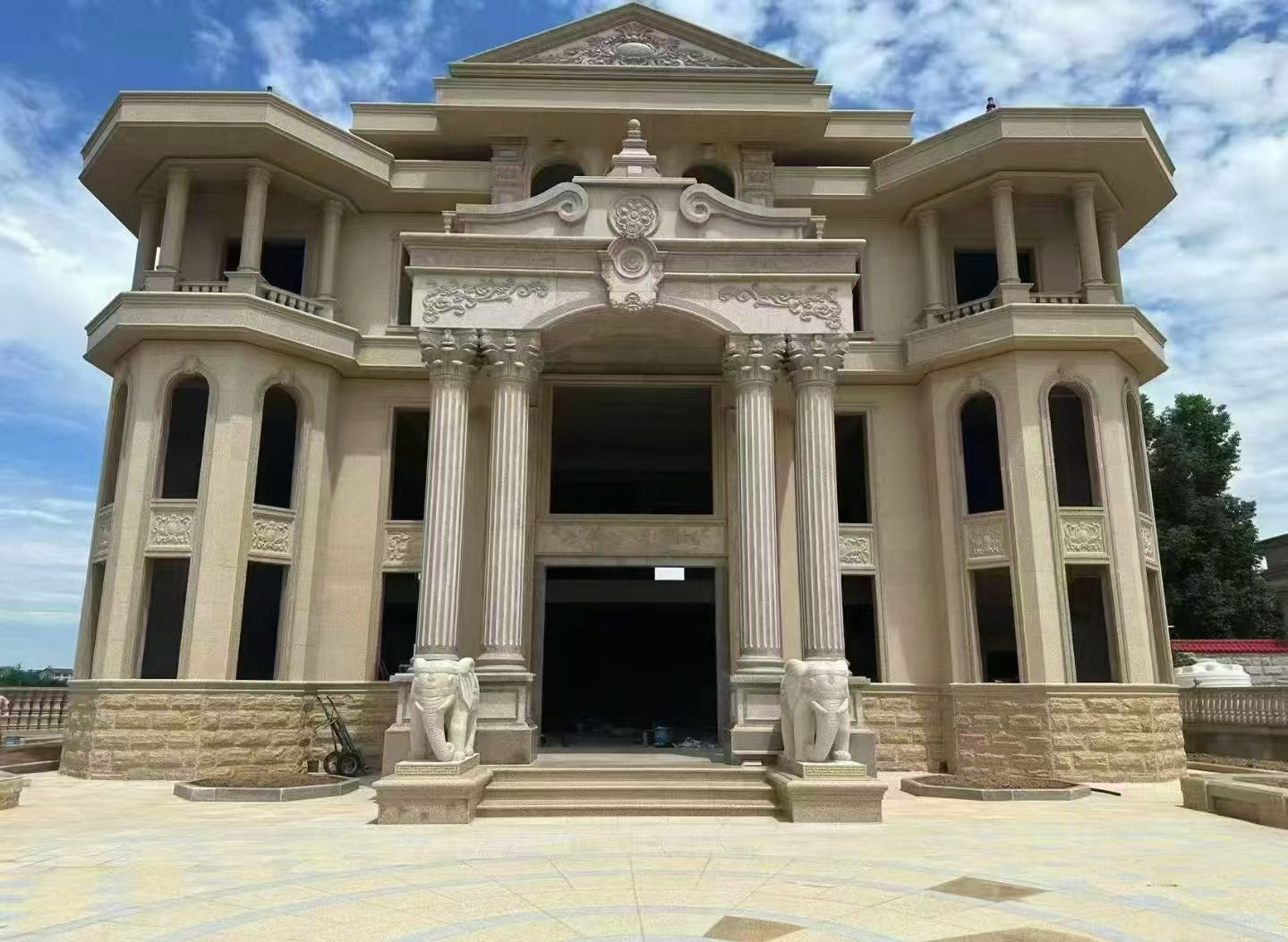 宁波 黄金麻别墅外墙干挂，大柱，大象，蘑菇石，雕花板