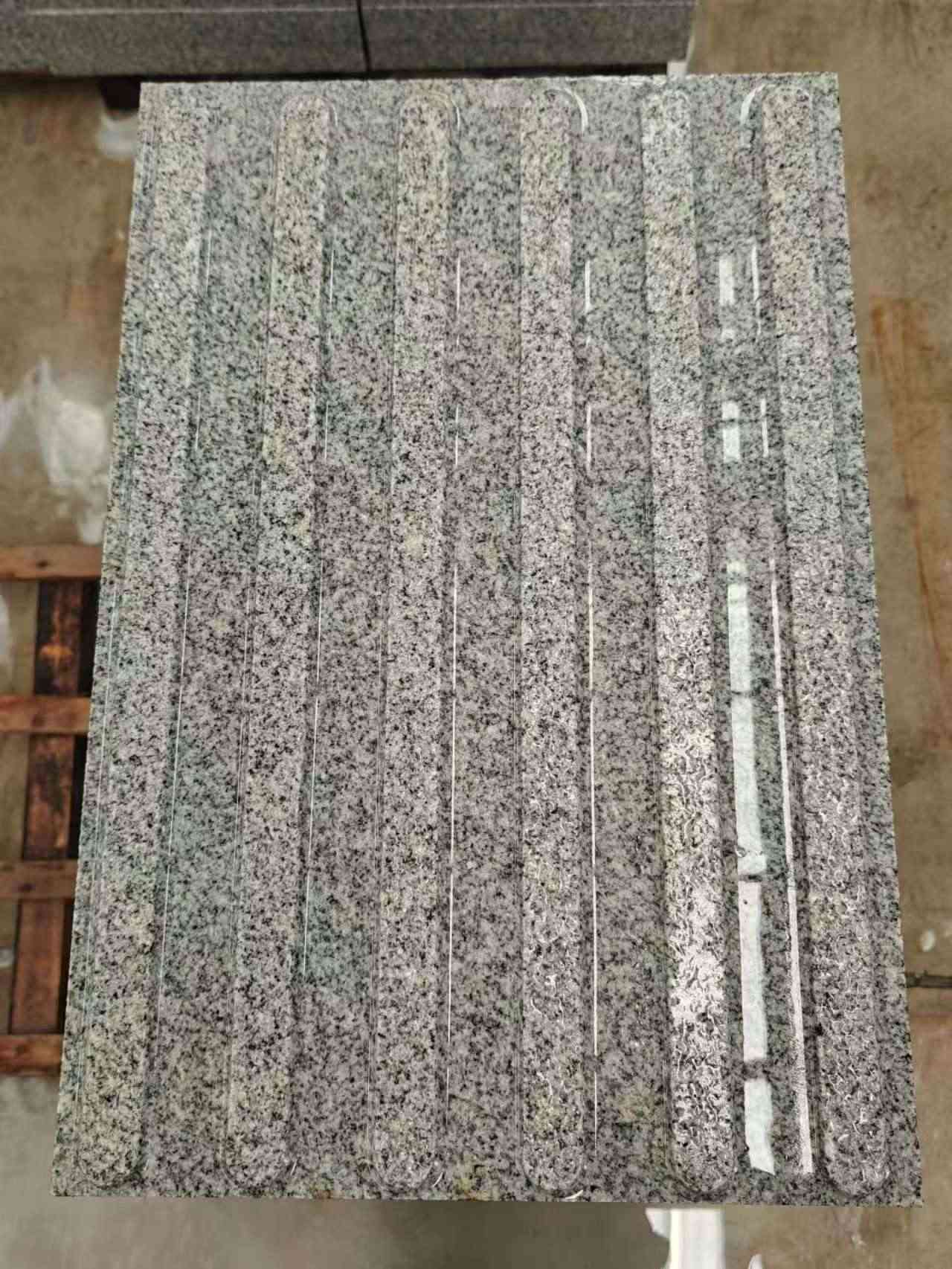 宁波 芝麻白花岗岩荔枝面雕刻盲道，盲条