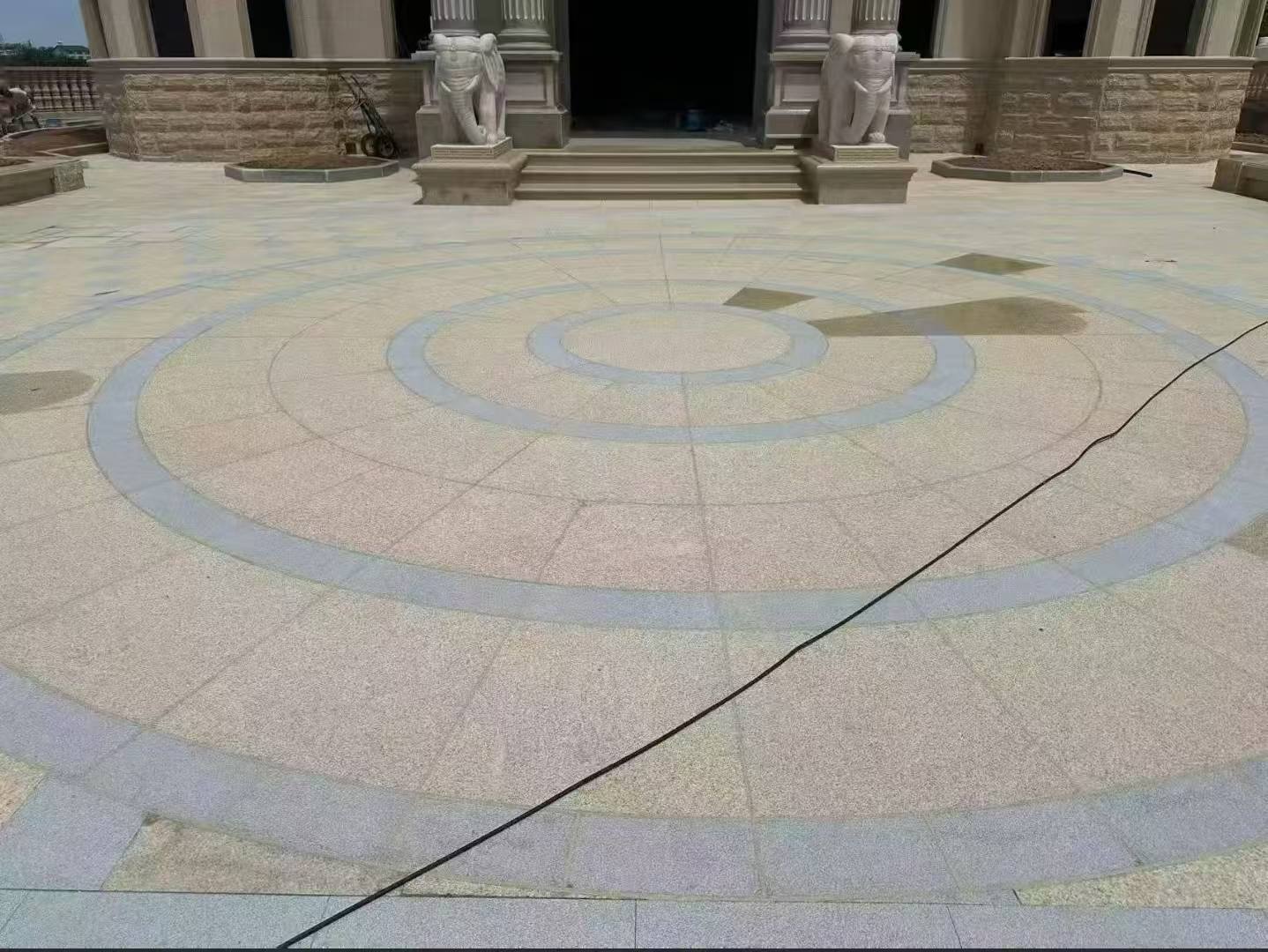 宁波 黄金麻芝麻灰花岗岩石材地铺拼接效果