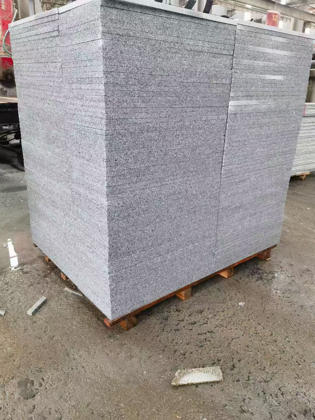 宁波 芝麻白火烧面1.8厚300*600地铺石，尺寸标准，厚薄均匀