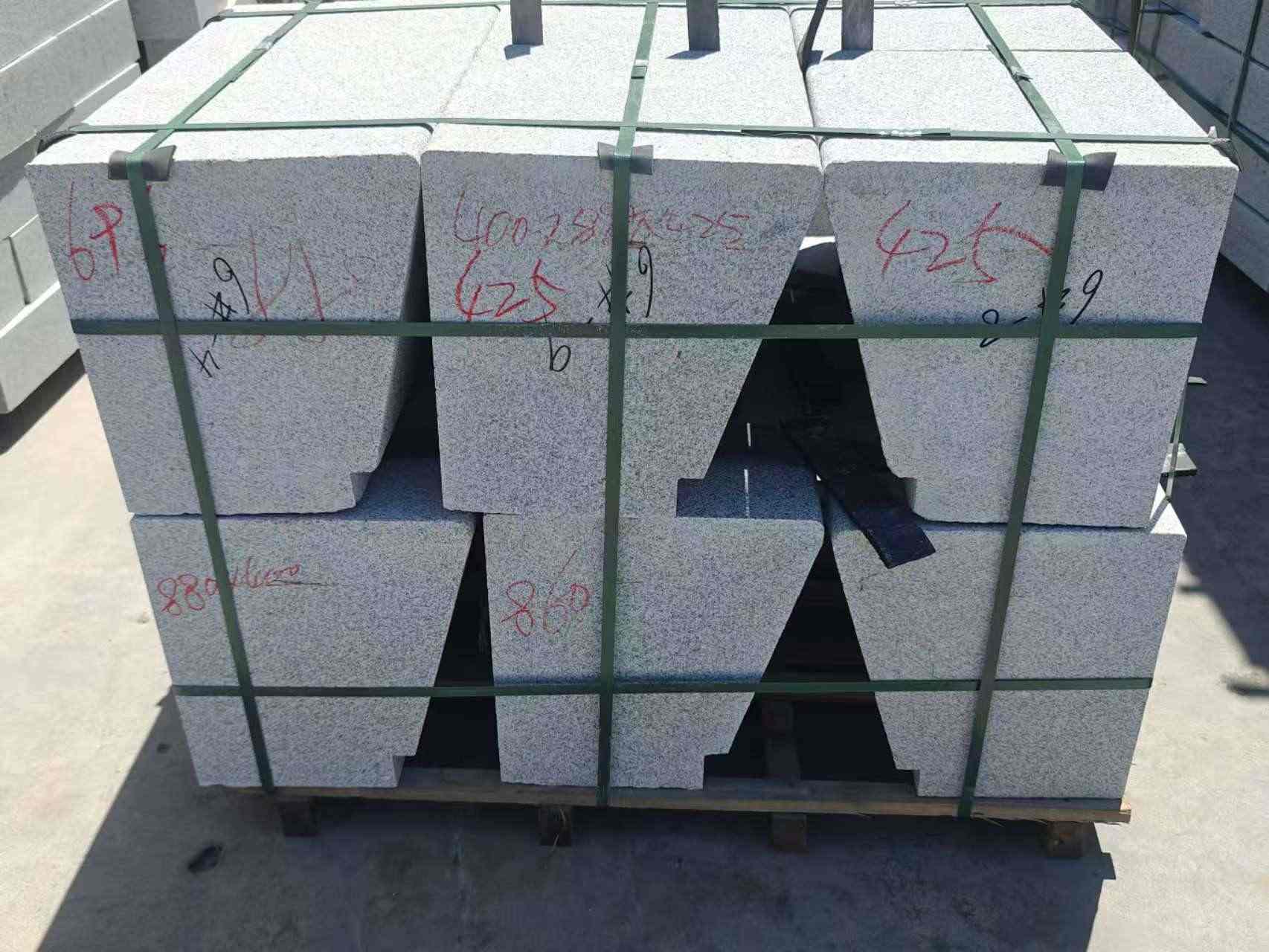 宁波 芝麻白异形坐凳，石凳