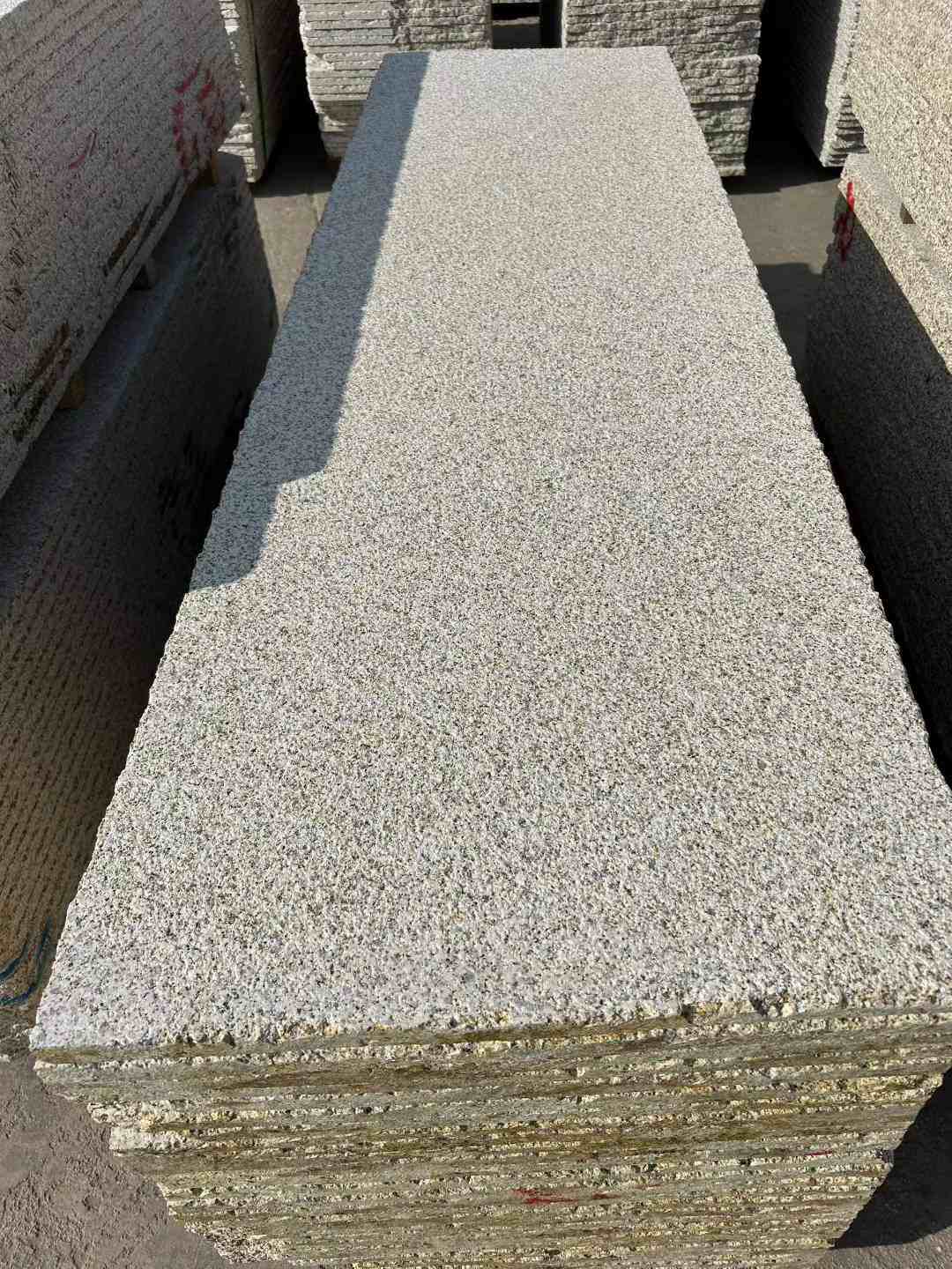 宁波 黄金麻花岗岩荔枝面毛板，半成品