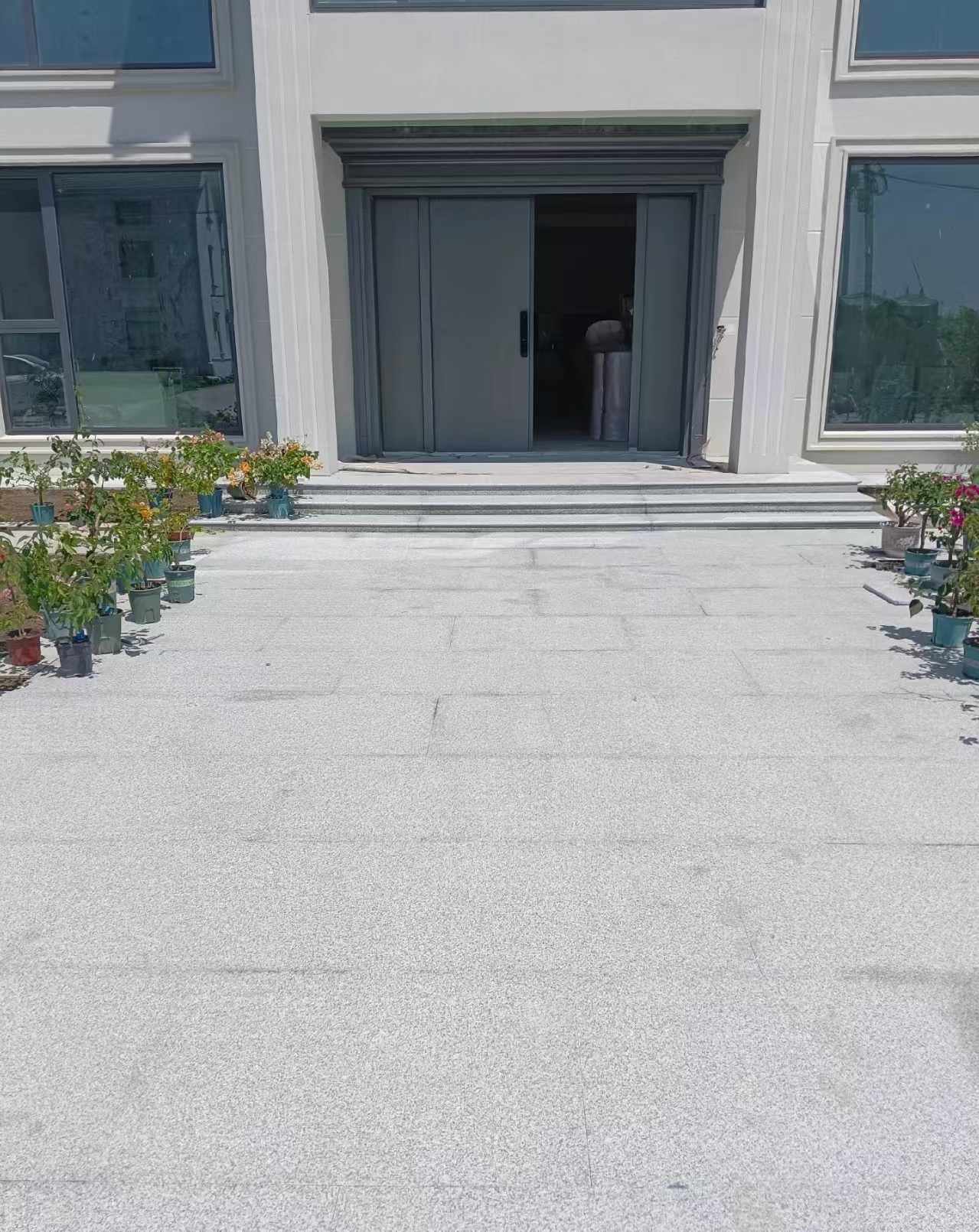 宁波 芝麻白花岗岩地铺石地面铺装