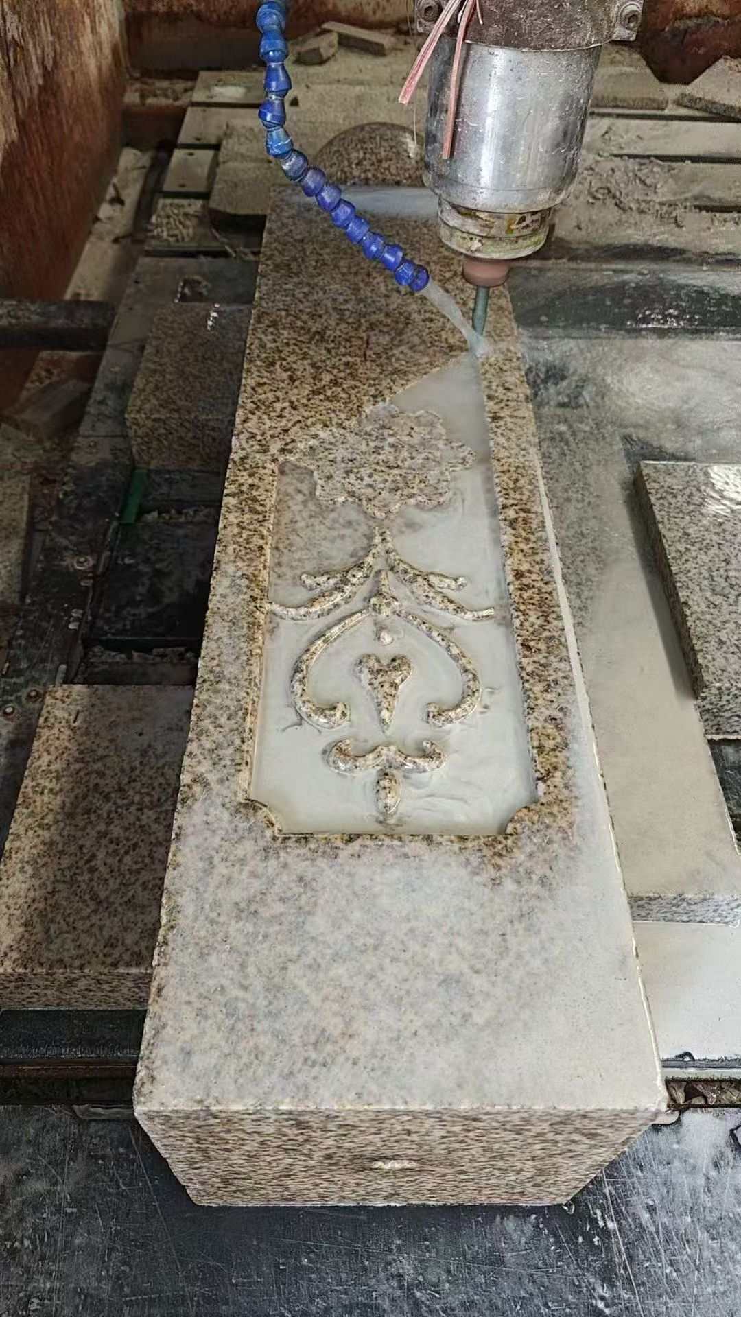 宁波 黄金麻花岗岩异形加工雕刻栏杆大柱