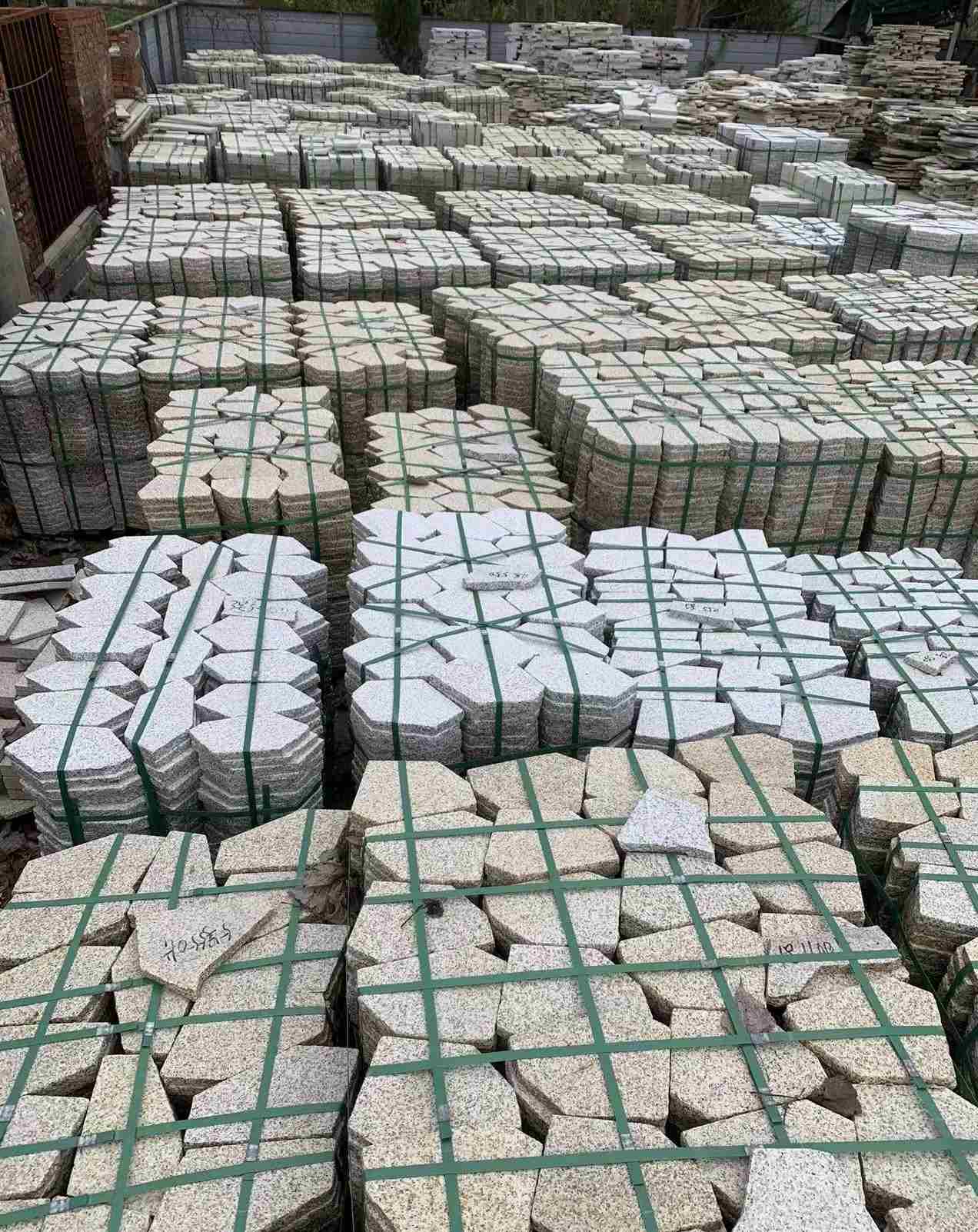 宁波 黄金麻白麻花岗岩荔枝面地铺石(冰裂纹)