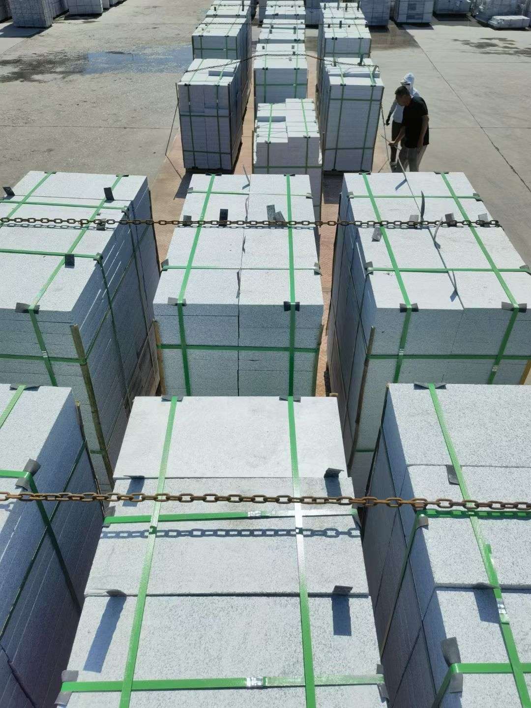 宁波 芝麻白花岗岩5公分地铺石 花岗岩厂家工厂装车日常